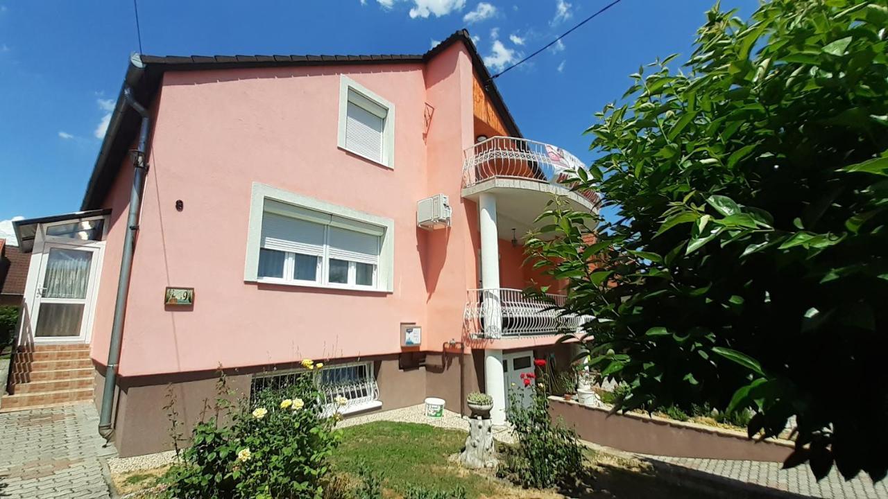 Patri Apartmanhaz เคสเท ภายนอก รูปภาพ